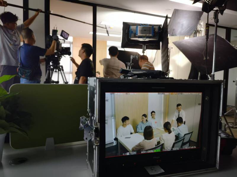 梨树区TVC拍摄公司：科技产品视觉化大师，诠释未来感与功能美学